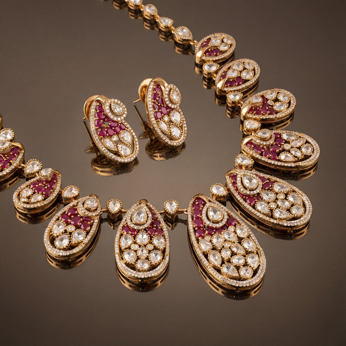 Samara teardrop necklace set – teardrop element detail by Ozel