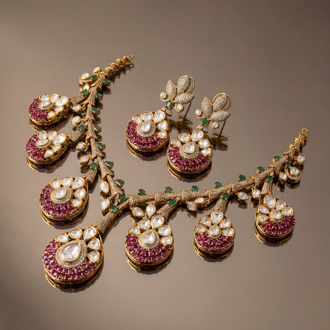 Diya tulip necklace set – tulip motif detail close-up by Ozel