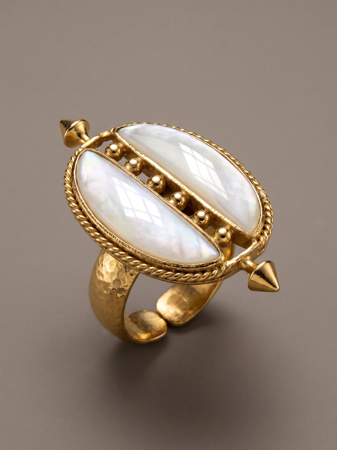 Mother of Pearl Split Oval Ring 4