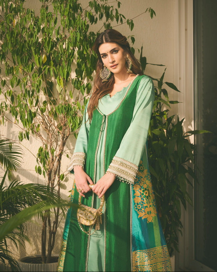 Kriti Sanon with Amra Beige Hasli Bag