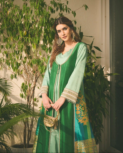 Kriti Sanon with Amra Beige Hasli Bag