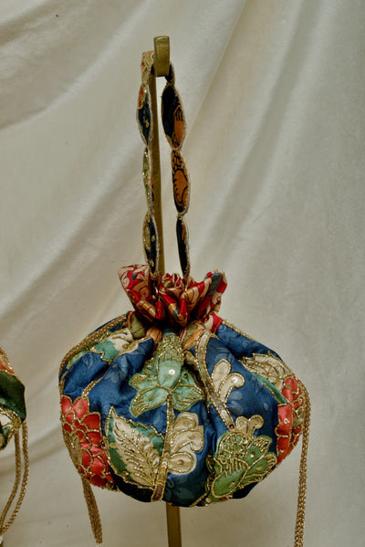 Kalamkari gol potli tassel detail — Ozel