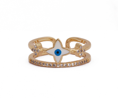 Gilded ring – gold detail close-up by Ozel