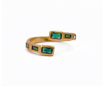 Gilded ring – band detail by Ozel