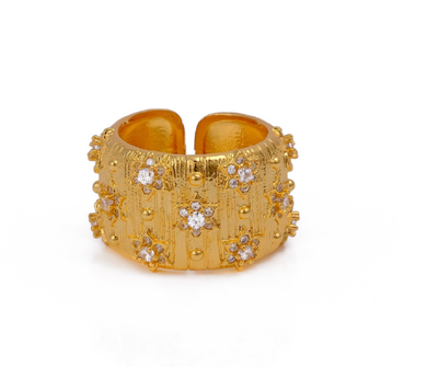 Eterna ring with polished finish and refined stone detailing