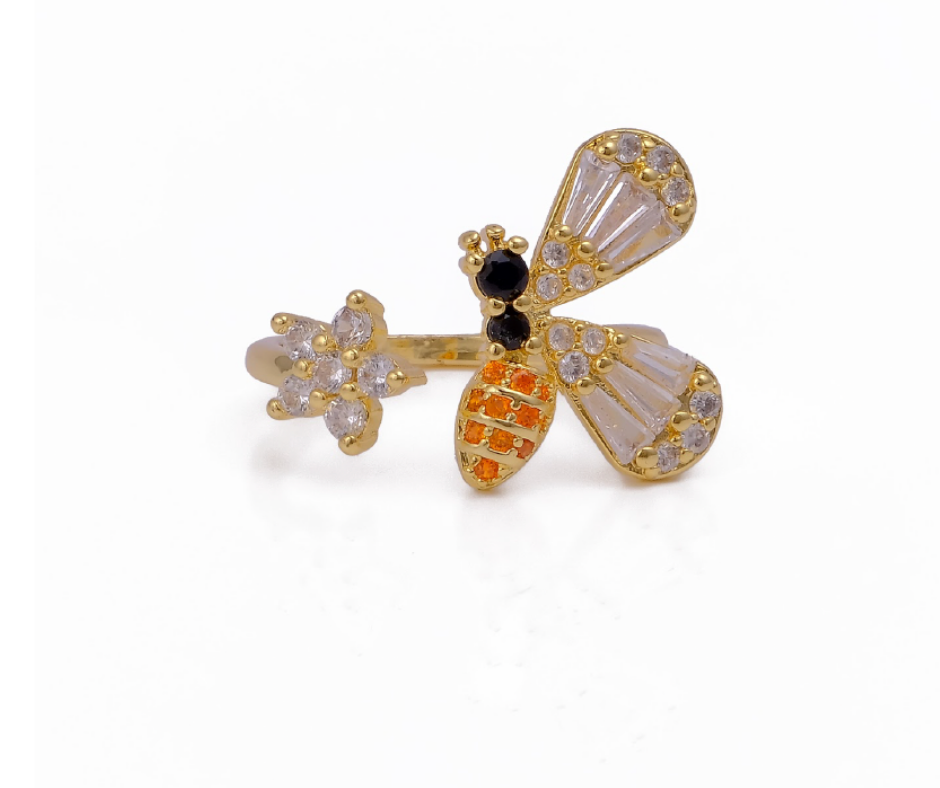 Wildform ring – worn on finger by Ozel
