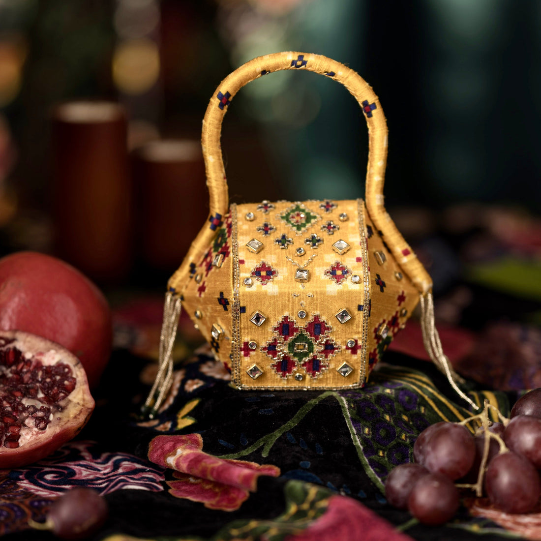 Top view of Patola nano bag closure — Ozel