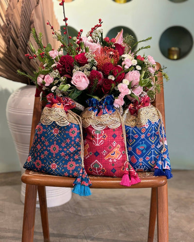 Patola print potli bag detail — Ozel