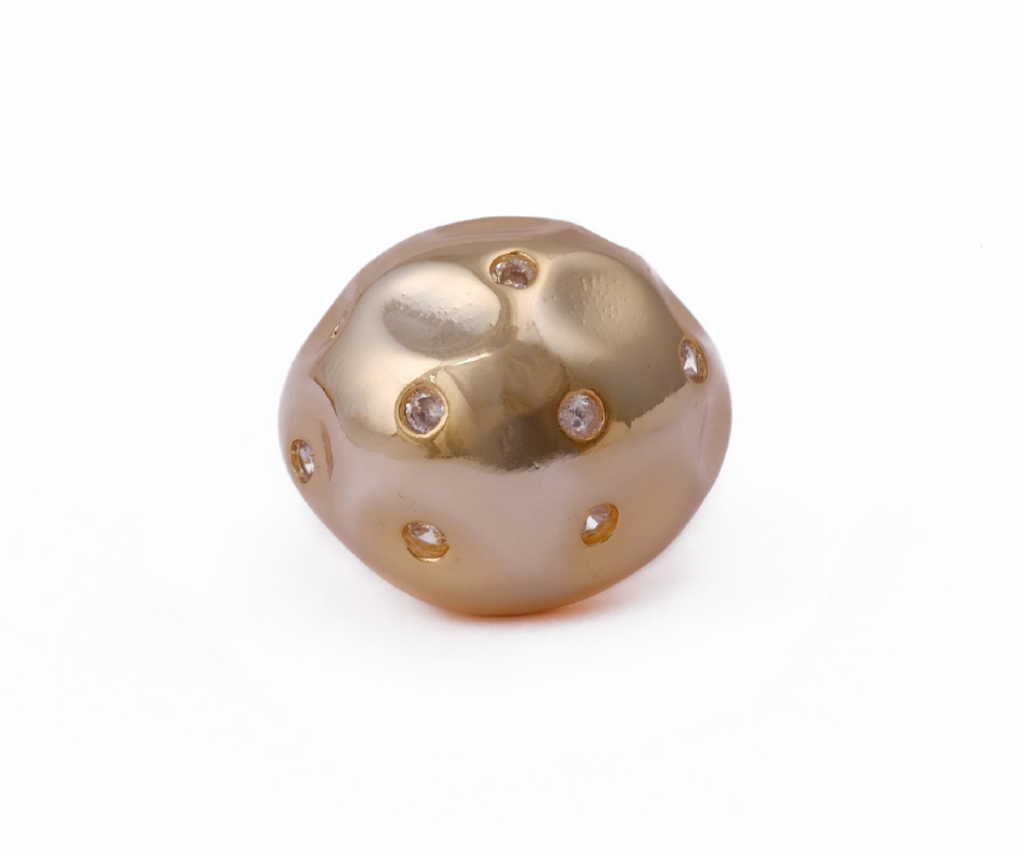 Starry crystal ring – side profile view by Ozel
