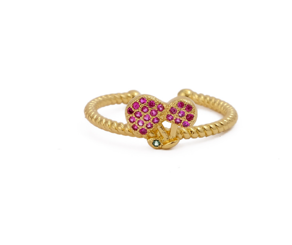 Mythos ring – worn on finger by Ozel
