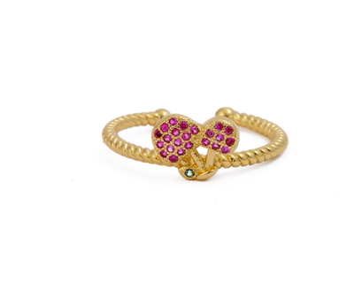 Mythos ring – worn on finger by Ozel