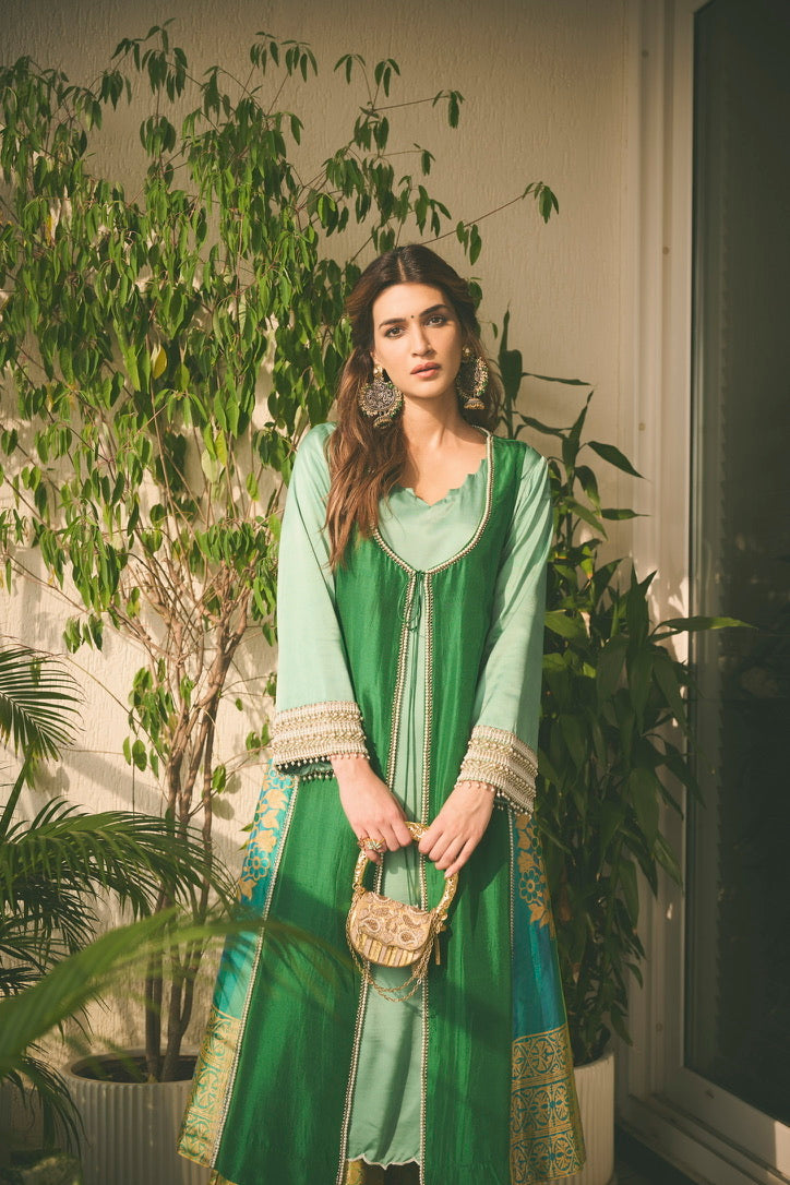 Kriti Sanon with Amra Beige Hasli Bag
