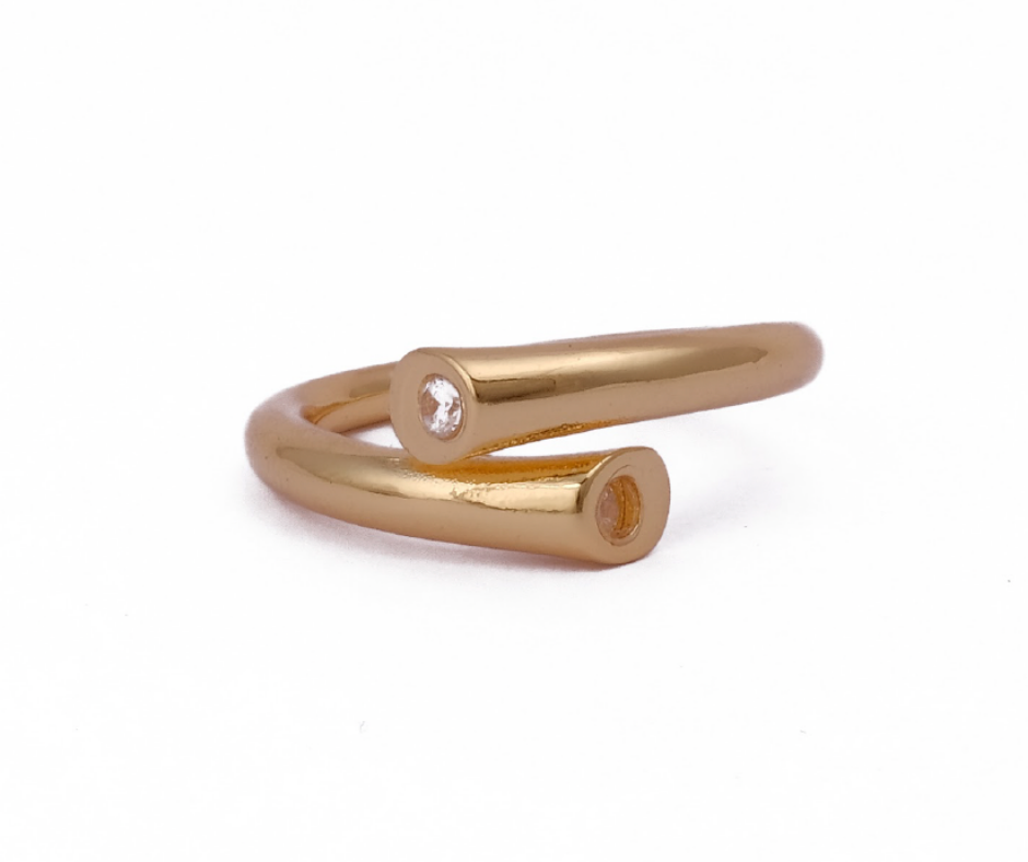 Starry crystal ring – stone detail by Ozel