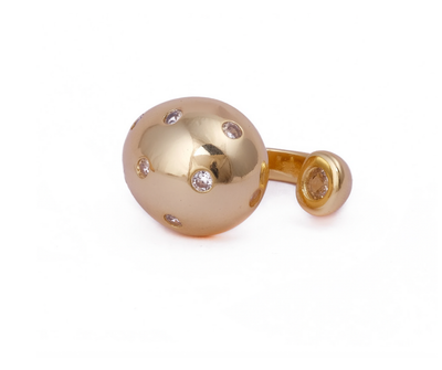 Starry crystal ring – worn on finger by Ozel