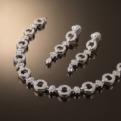Aarohi diamond halo set – detail view by Ozel