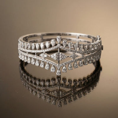 Adreja diamond leaf bracelet – detail view by Ozel
