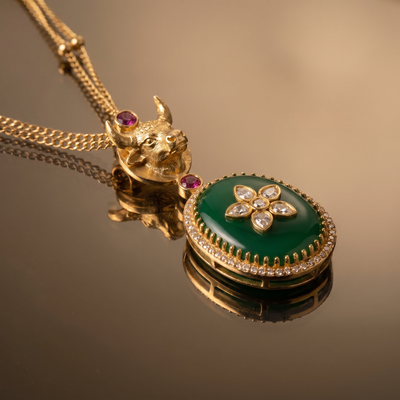 Devdrithi emerald pendant necklace – detail view by Ozel