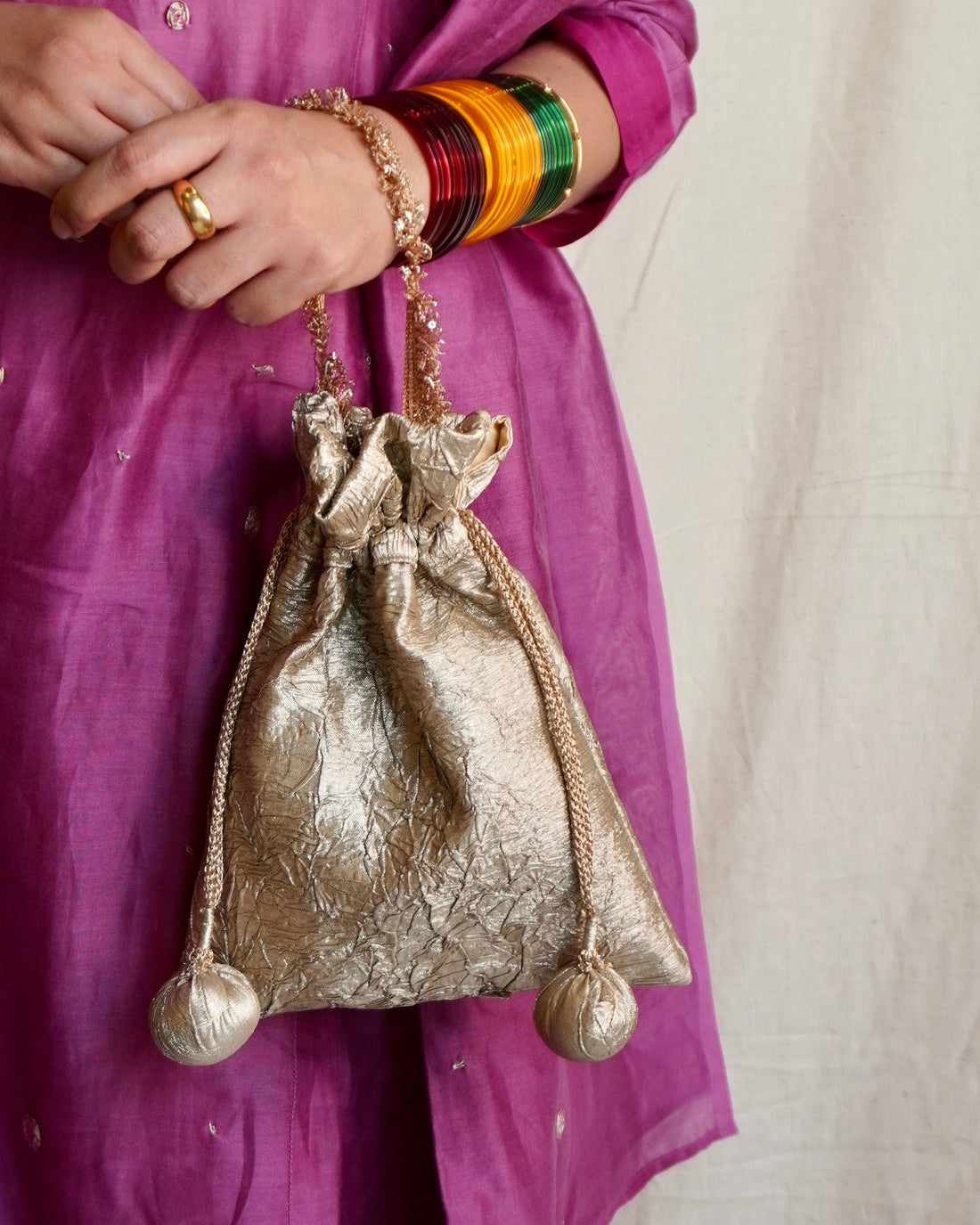 Side view of Nisha potli bag from set — Ozel