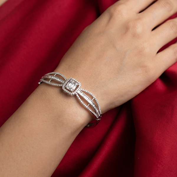 Meherika Diamond Knot Bracelet with diamond-set knot motif and heirloom gold craftsmanship by Ozel