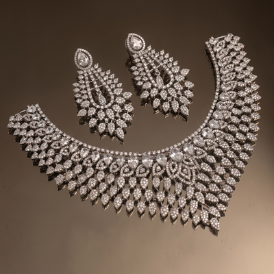 Tanirika diamond feather cascade set – detail view by Ozel
