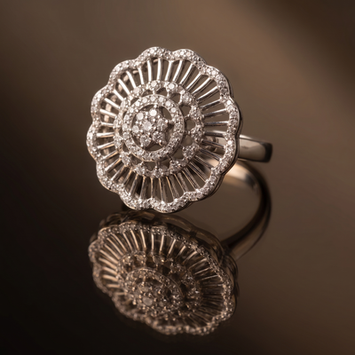 Tavisha radiant halo ring – detail view by Ozel