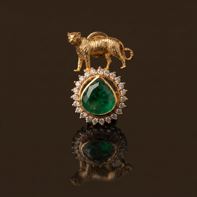 Tvesha wild emerald drop earrings – detail view by Ozel