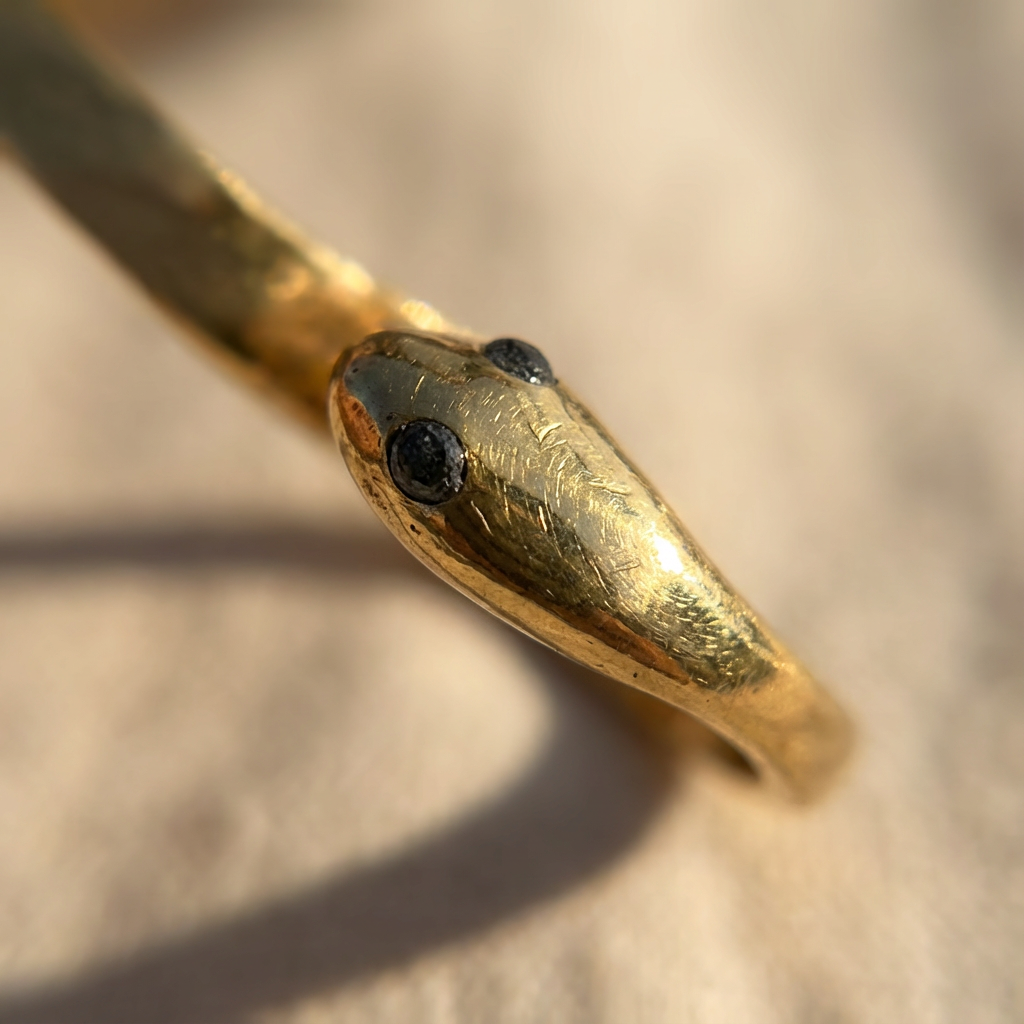 Serpent line ring – worn on finger by Ozel