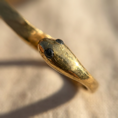 Serpent line ring – worn on finger by Ozel