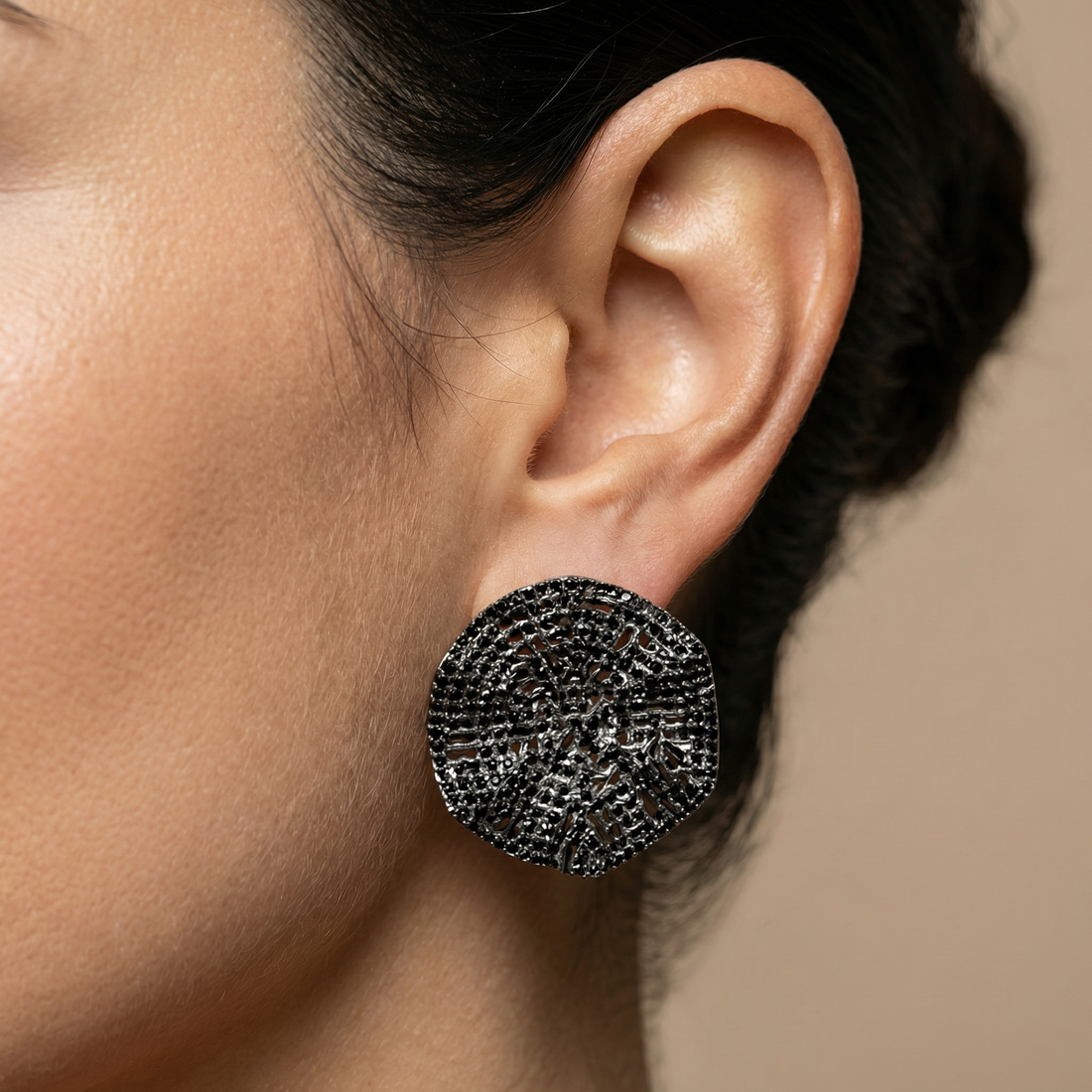 Vaidehi Starlume Disc Ring with luminous celestial disc and handcrafted gold shimmer by Ozel
