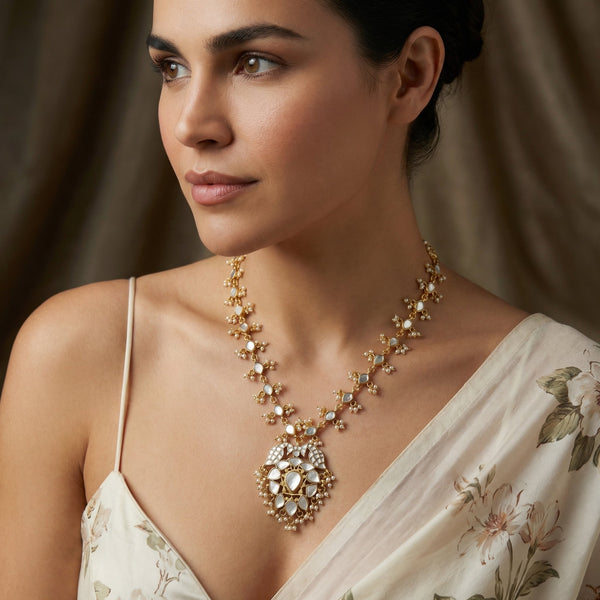 Aarohi MoP Pendant Necklace – luminous mother-of-pearl pendant by Ozel
