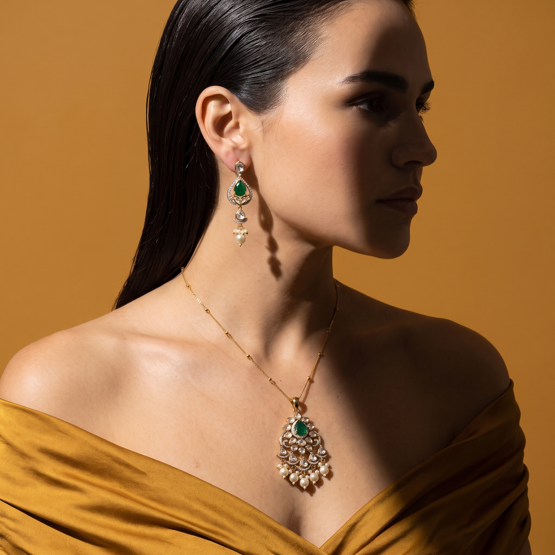 Vaidehrika Emerald Pendant Set