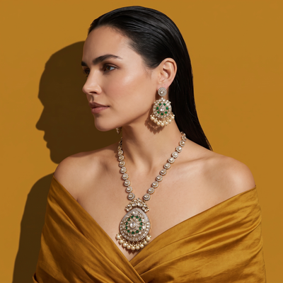 Kaniska Emerald Pendant Set