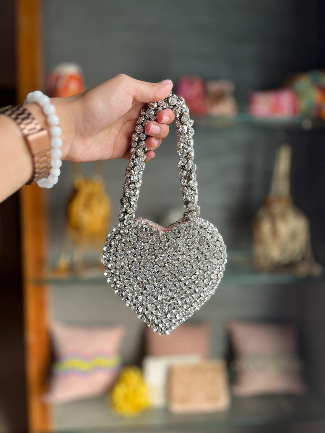 Heart-shaped rhinestone mini clutch with chain handle — Ozel