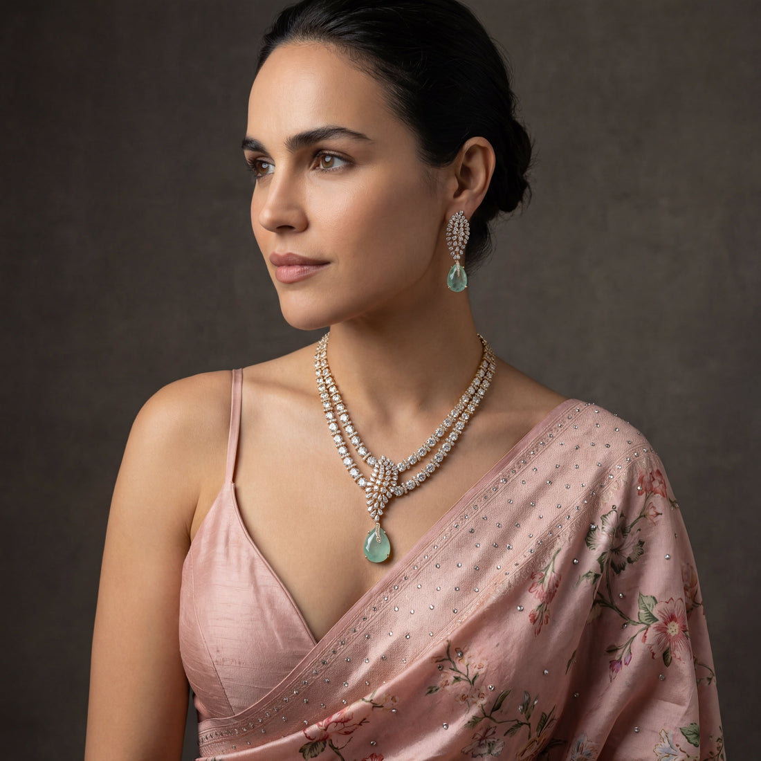 Noorina Pendant Necklace Set